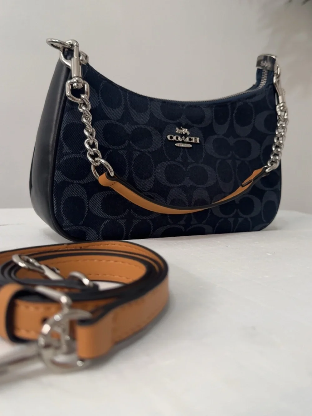 COACH Teri Shoulder Bag In Signature Canvas Denim ( New)